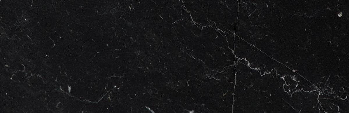 Campione fotografico da catalogo di marmo nero venato